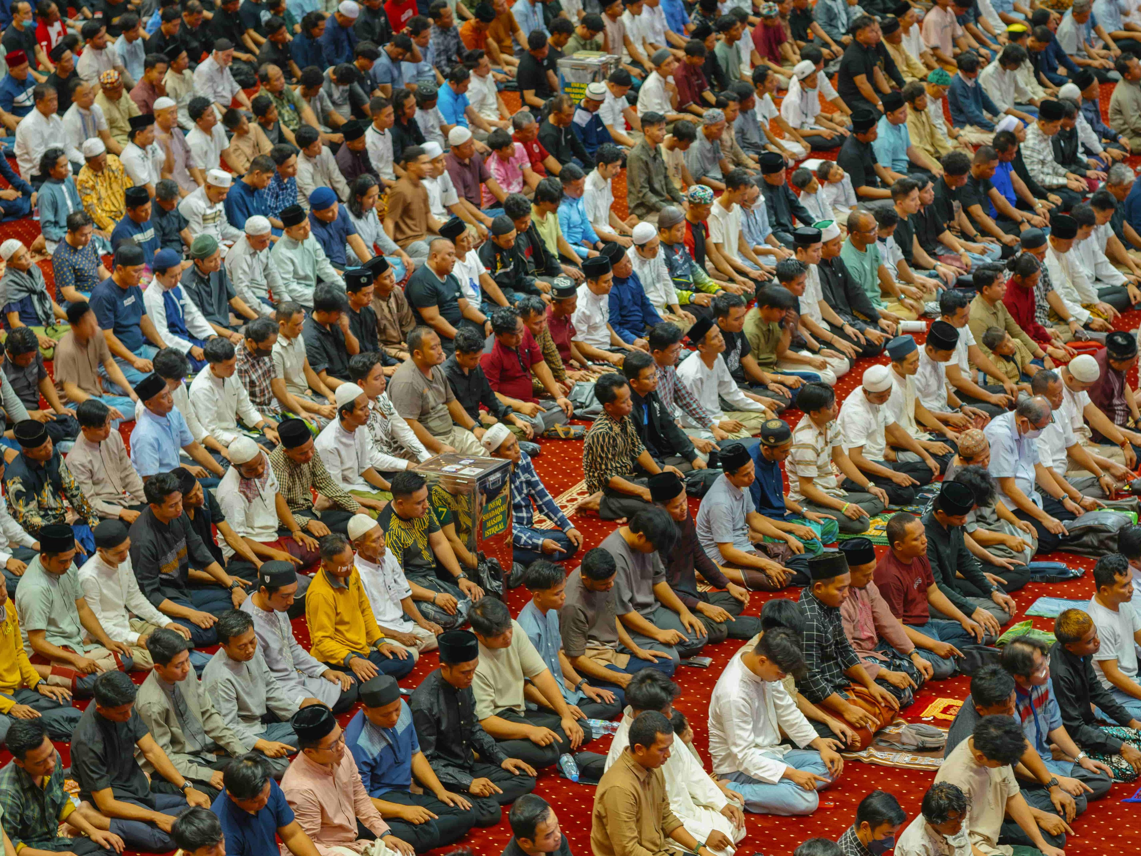 People Praying Background Image